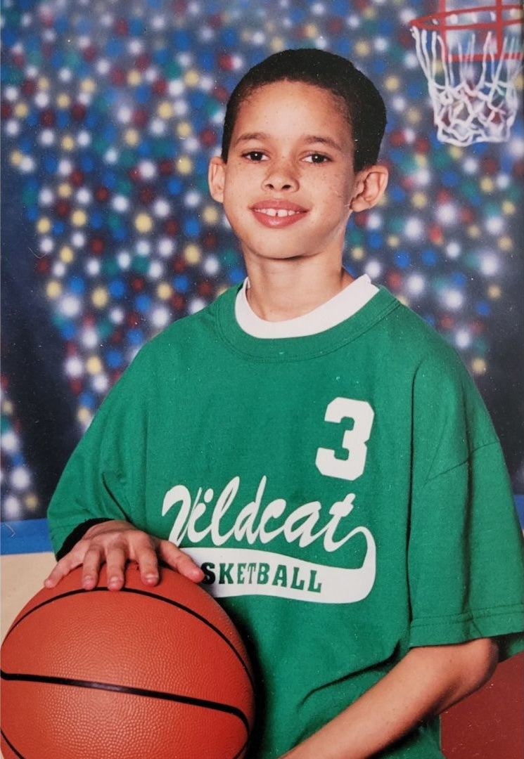 Childhood photo of Eric Roberson with a basketball, the future founder of HOOPTEQ.